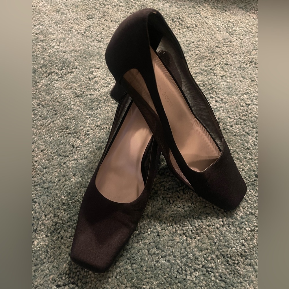 Vintage Kendra Scott Mesh Side Black Pumps